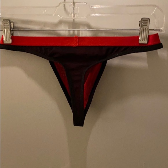 Red/black mesh thong - Picture 2 of 2